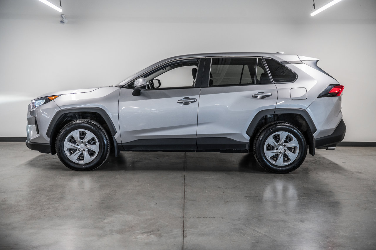 2023 Toyota RAV4 LE-4