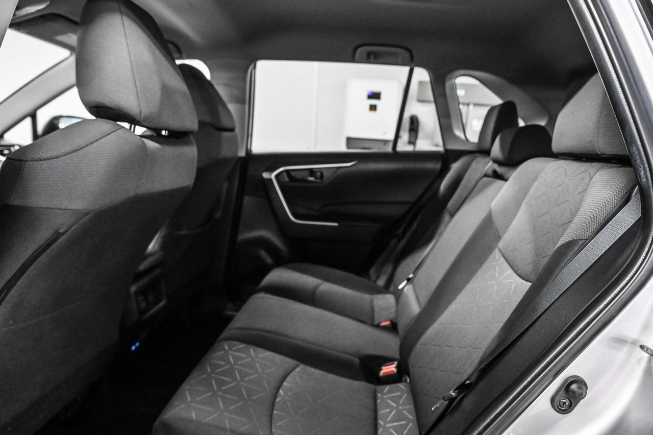 2023 Toyota RAV4 LE-18