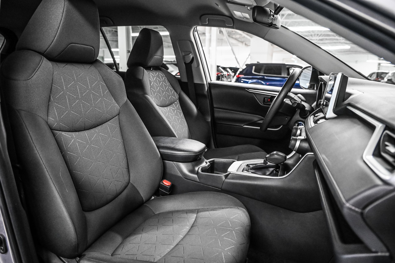 2023 Toyota RAV4 LE-23