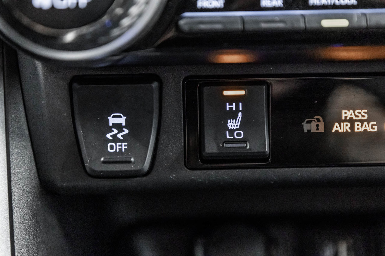 Toyota RAV4 XLE 2023-25
