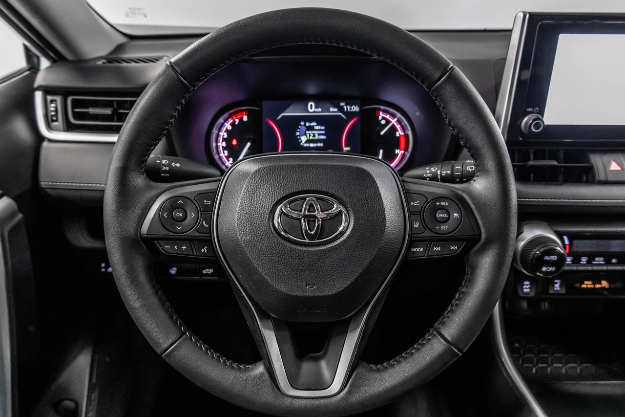 Toyota RAV4 XLE 2023-17