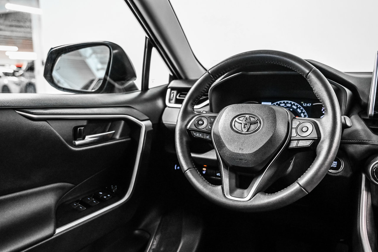 Toyota RAV4 XLE 2023-23