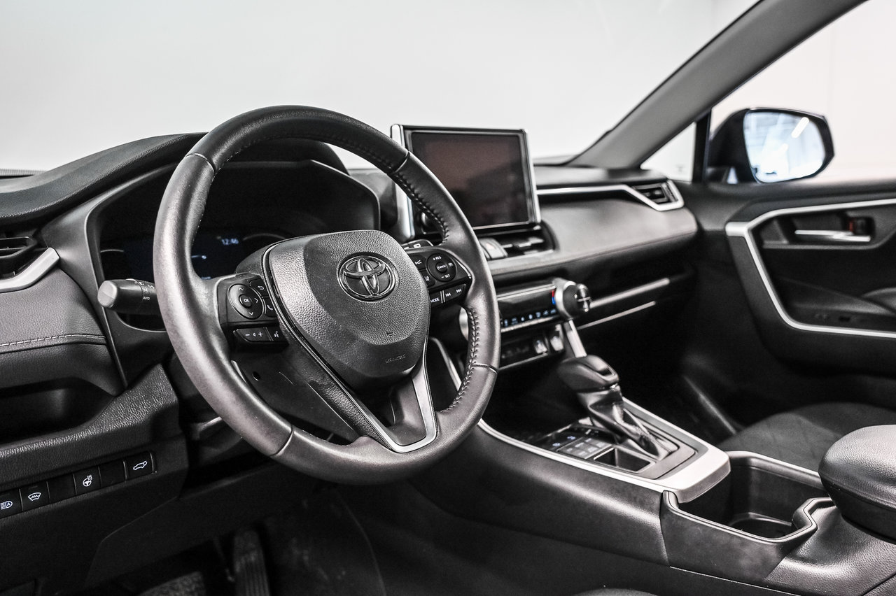 Toyota RAV4 XLE 2023-10