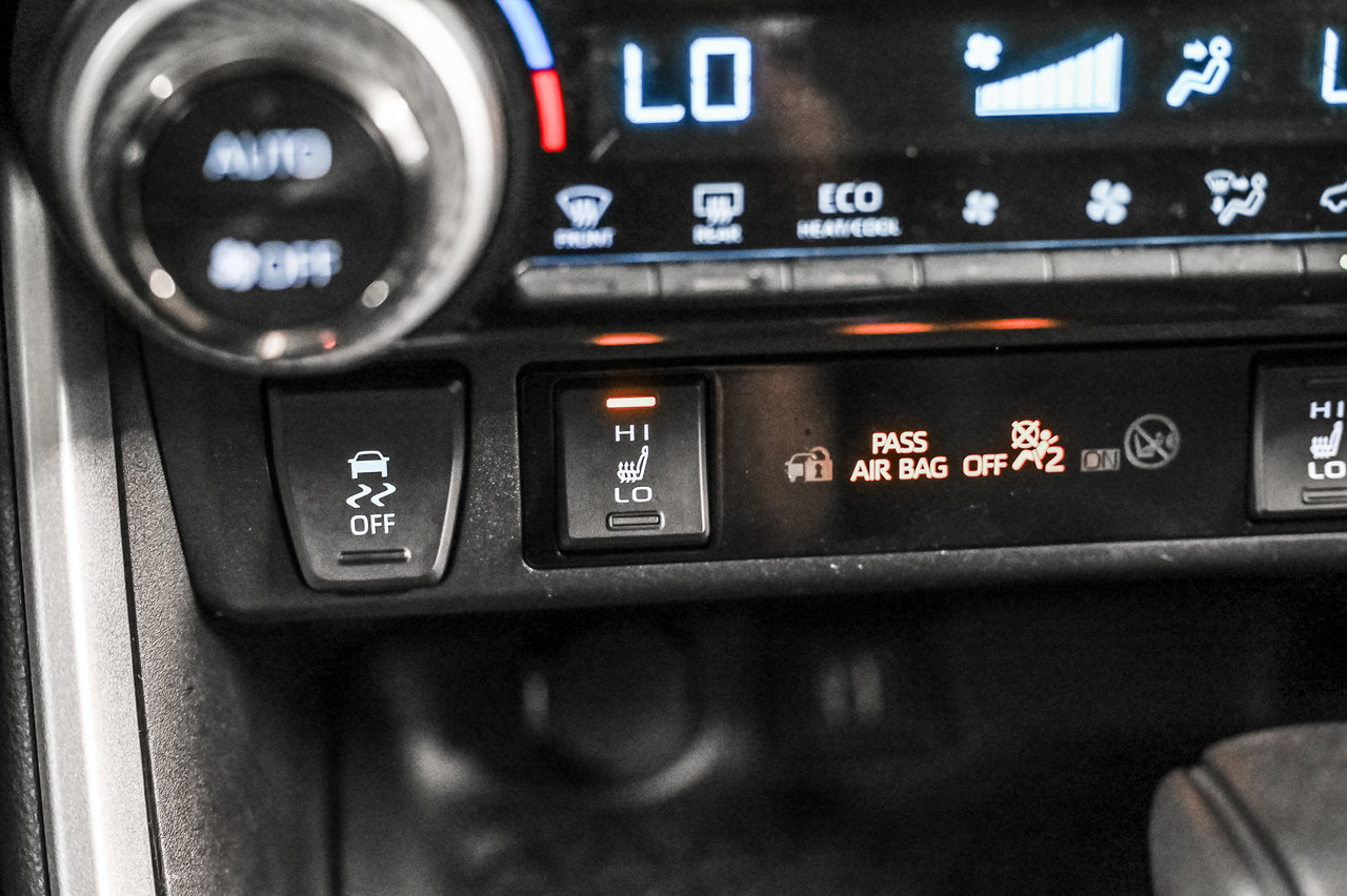 Toyota RAV4 XLE 2023-17