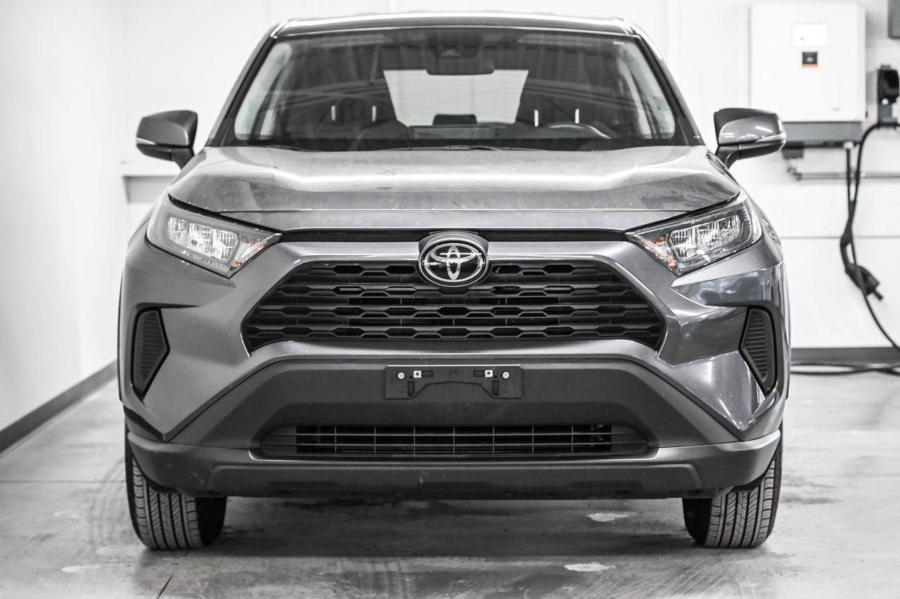 Toyota RAV4 LE 2024-1