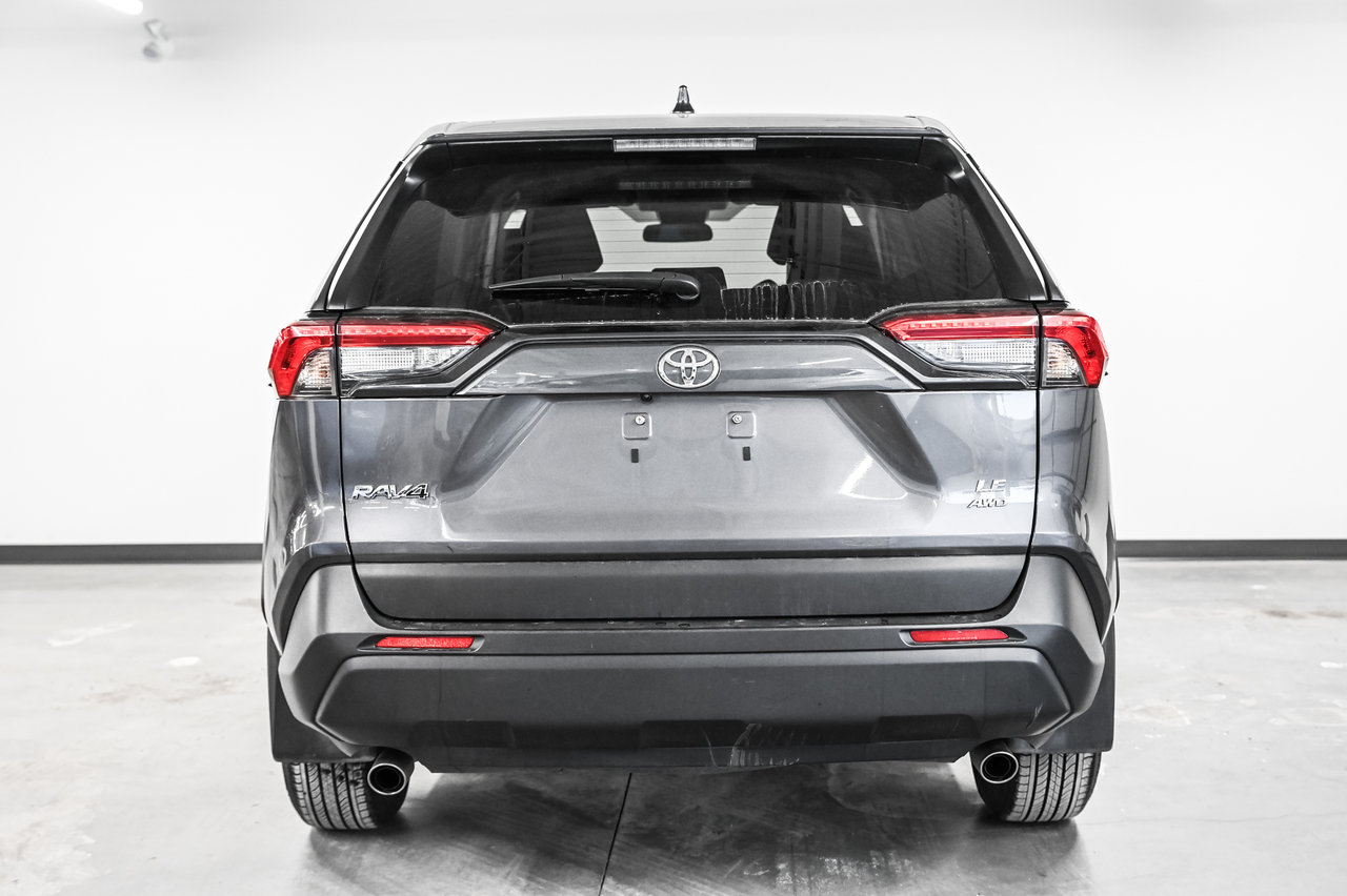 Toyota RAV4 LE 2024-4