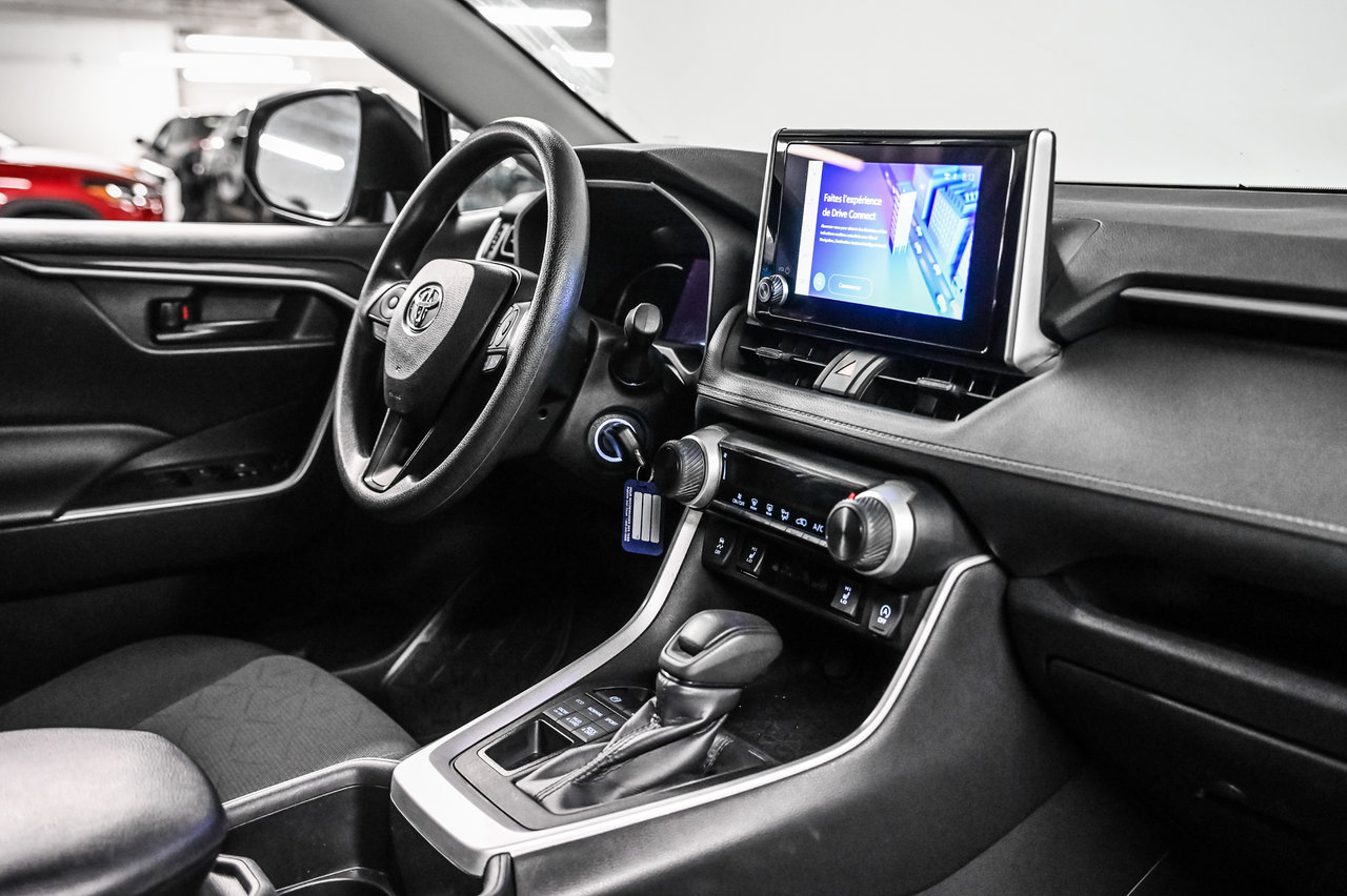 Toyota RAV4 LE 2024-21