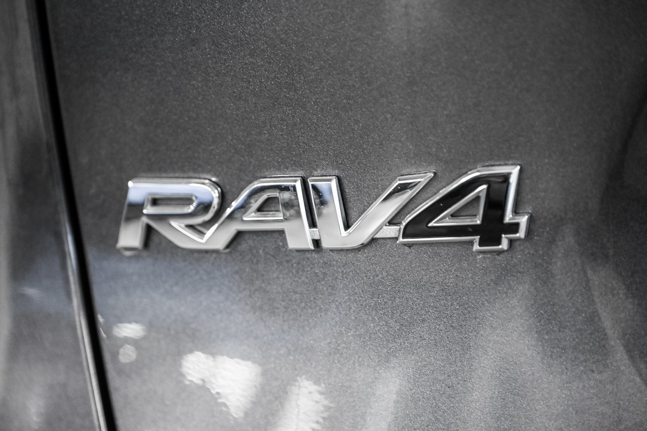 Toyota RAV4 LE 2024-6