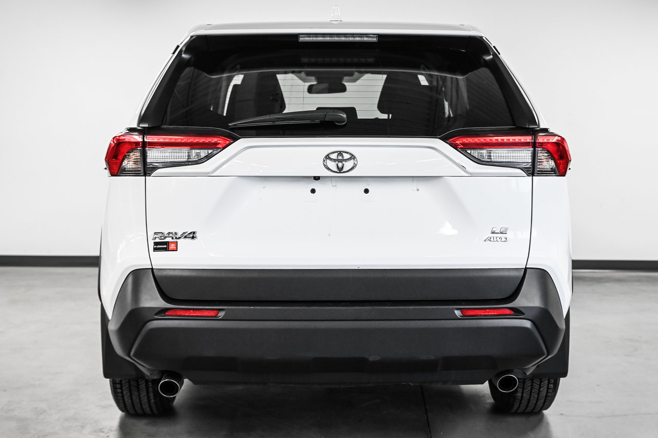 Toyota RAV4 LE 2024-5