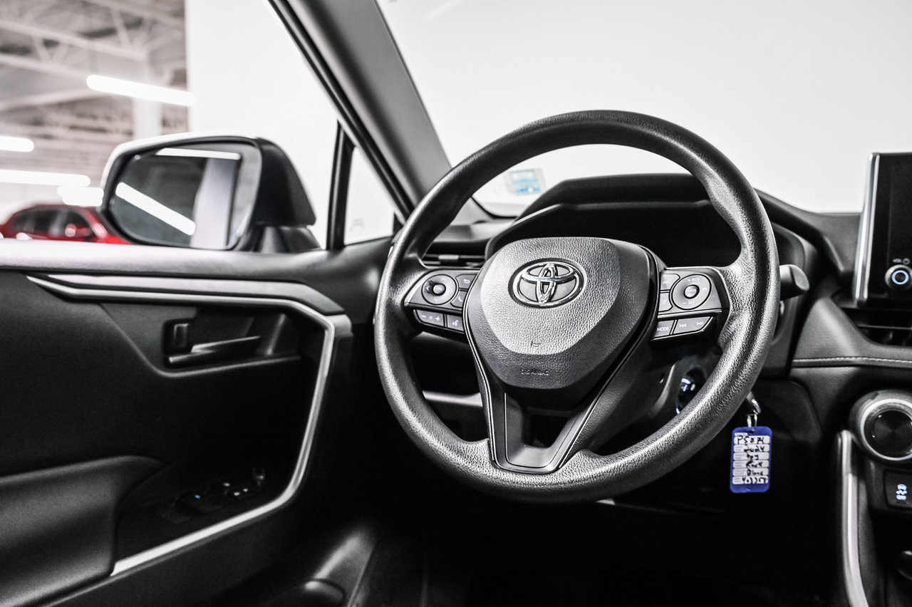 Toyota RAV4 LE 2024-20