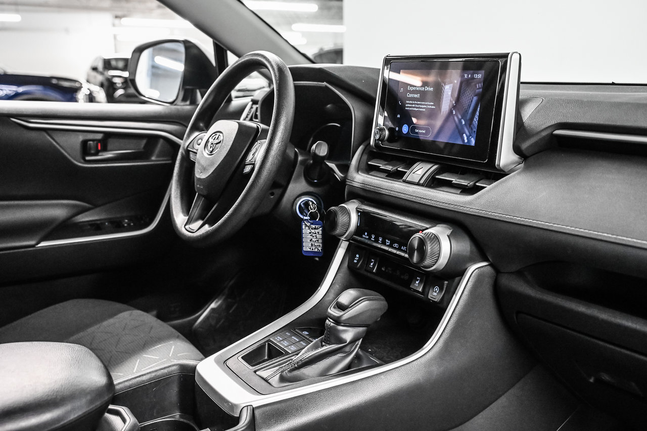 Toyota RAV4 LE 2024-22