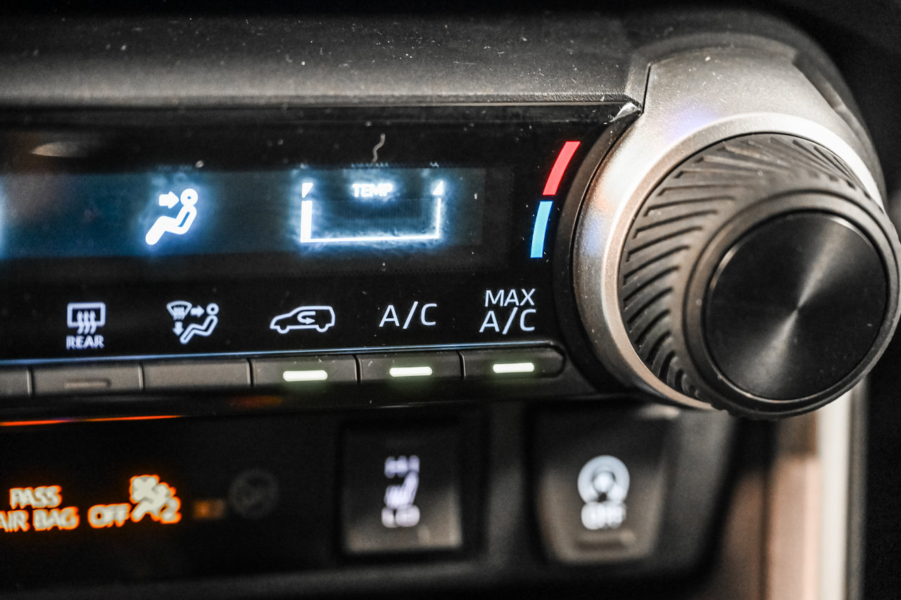 Toyota RAV4 LE 2024-16