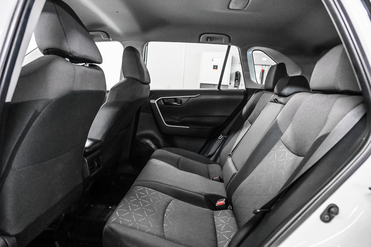 Toyota RAV4 LE 2024-18