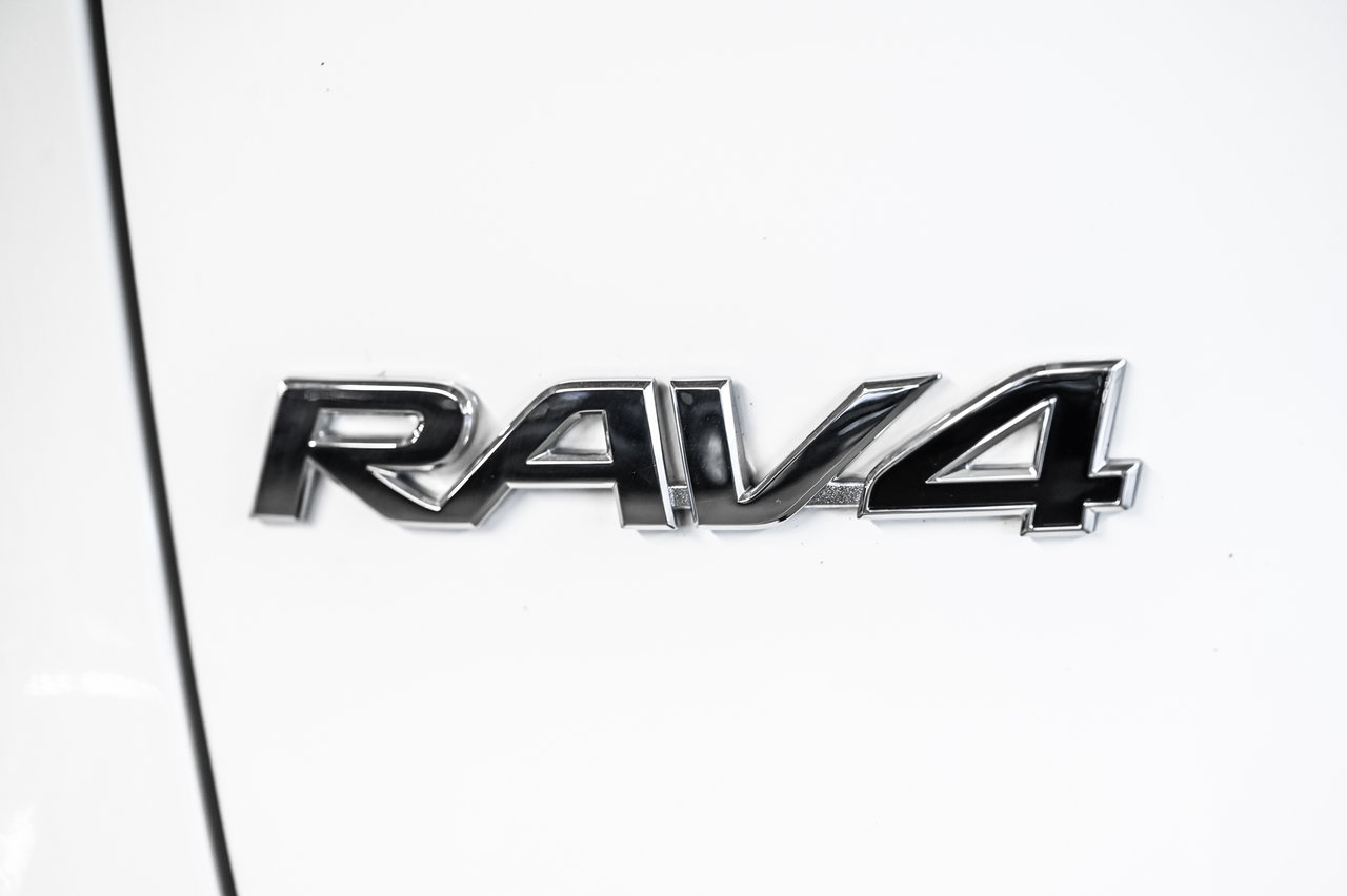 Toyota RAV4 LE 2024-7