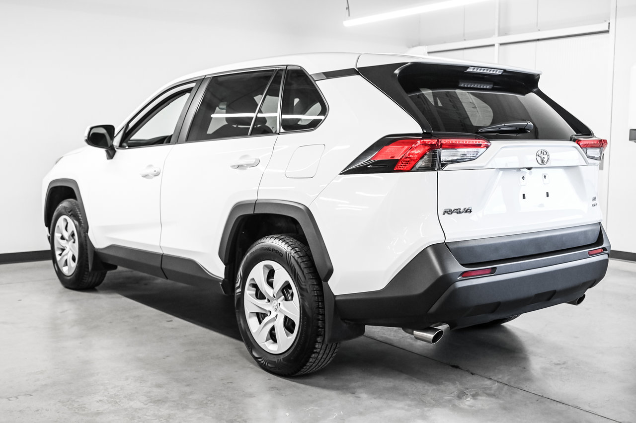 Toyota RAV4 LE 2024-4