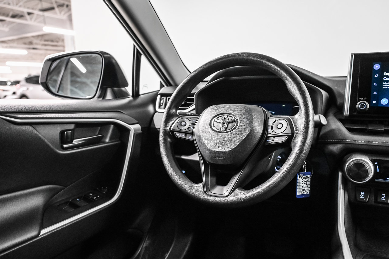 Toyota RAV4 LE 2024-20