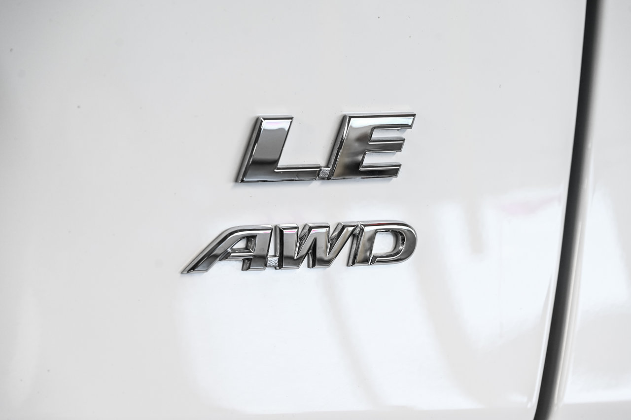 Toyota RAV4 LE 2024-8