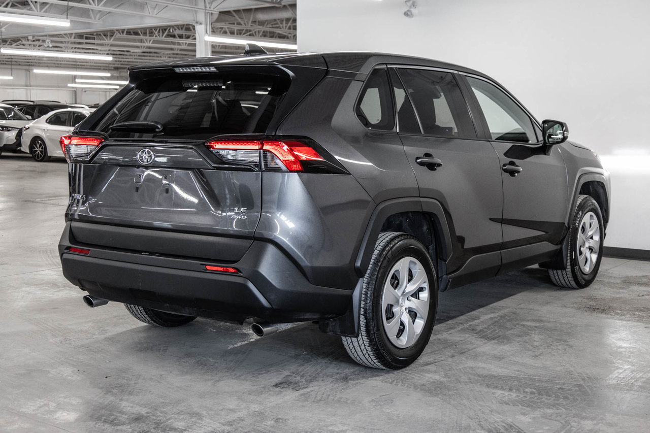 Toyota RAV4 LE 2024-7