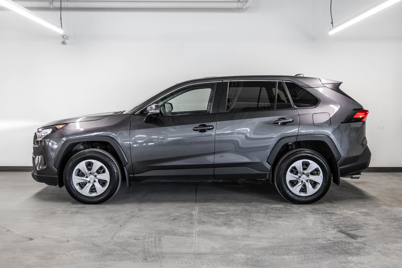 Toyota RAV4 LE 2024-4