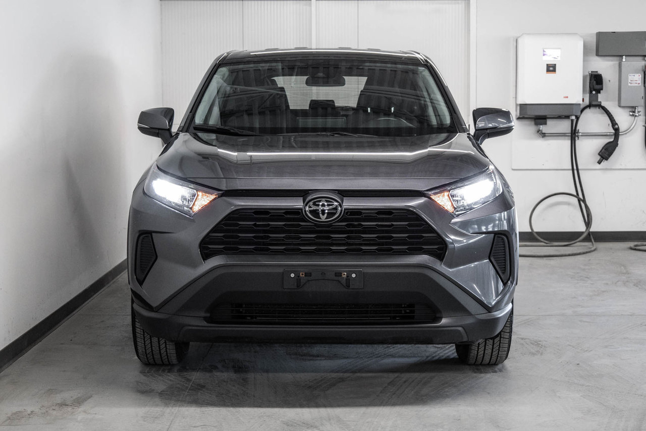 Toyota RAV4 LE 2024-1