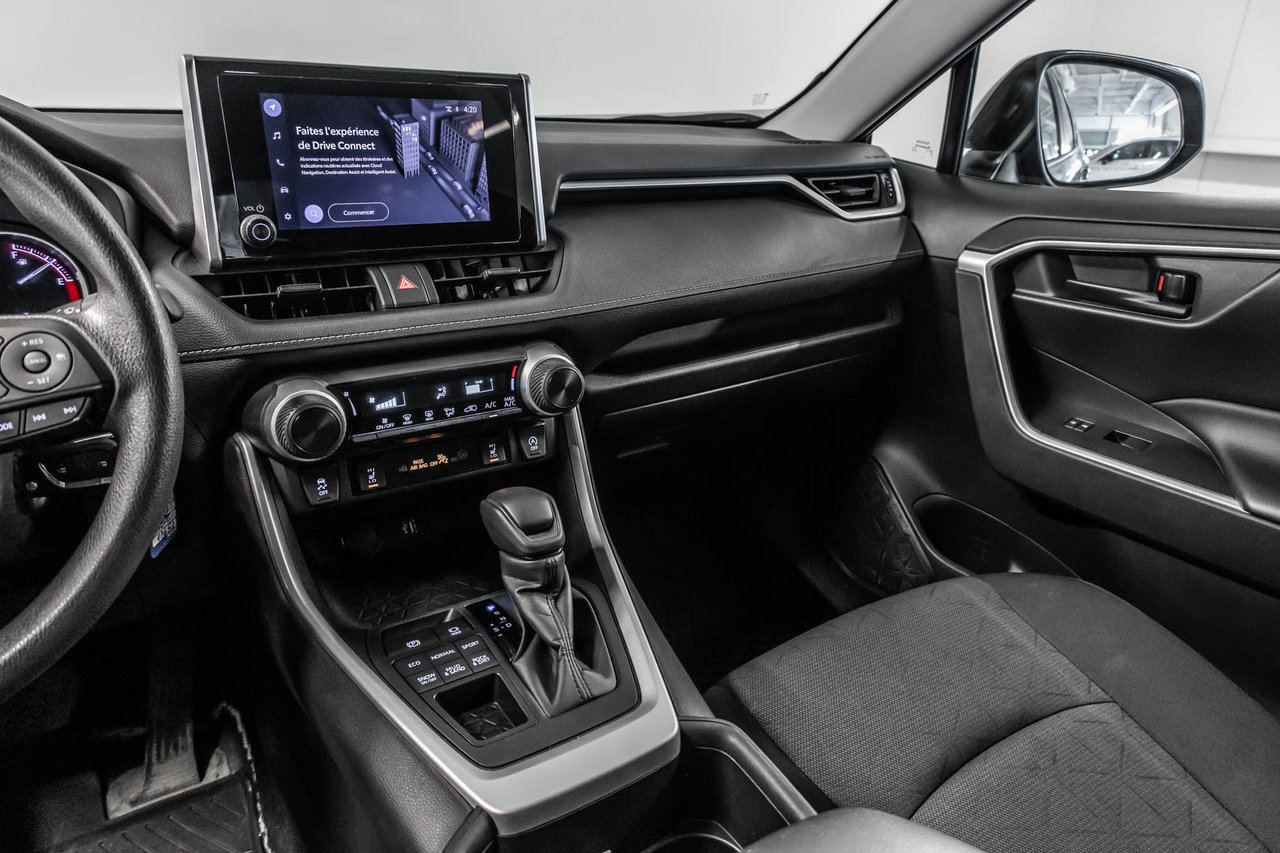 Toyota RAV4 LE 2024-17