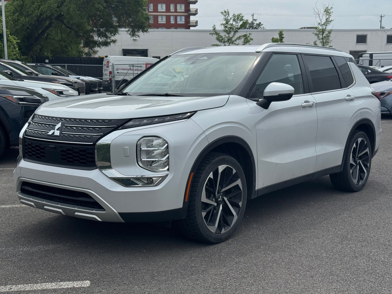2022 Mitsubishi Outlander SE-8