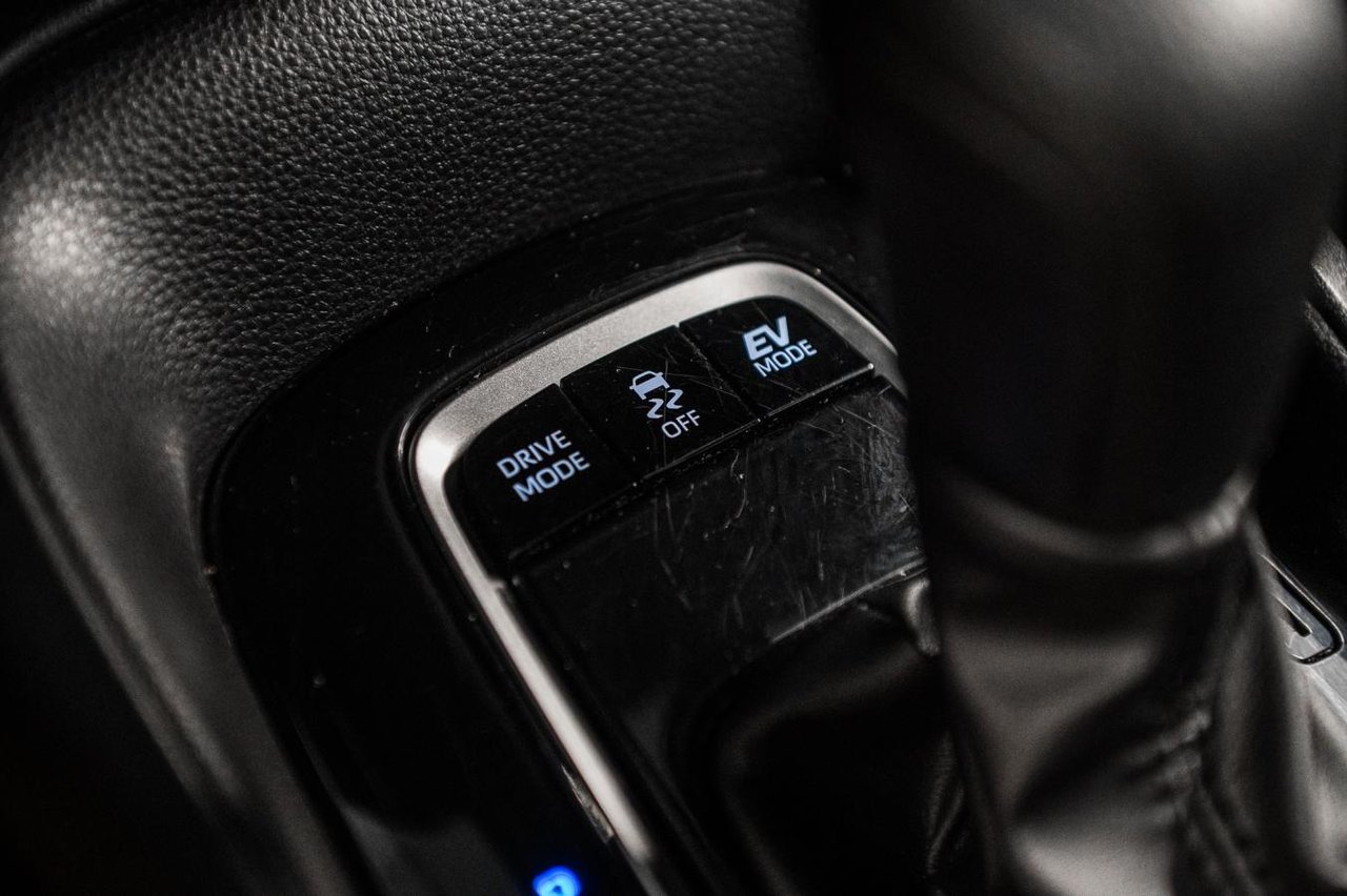 2023 Toyota Corolla Hybrid LE-24