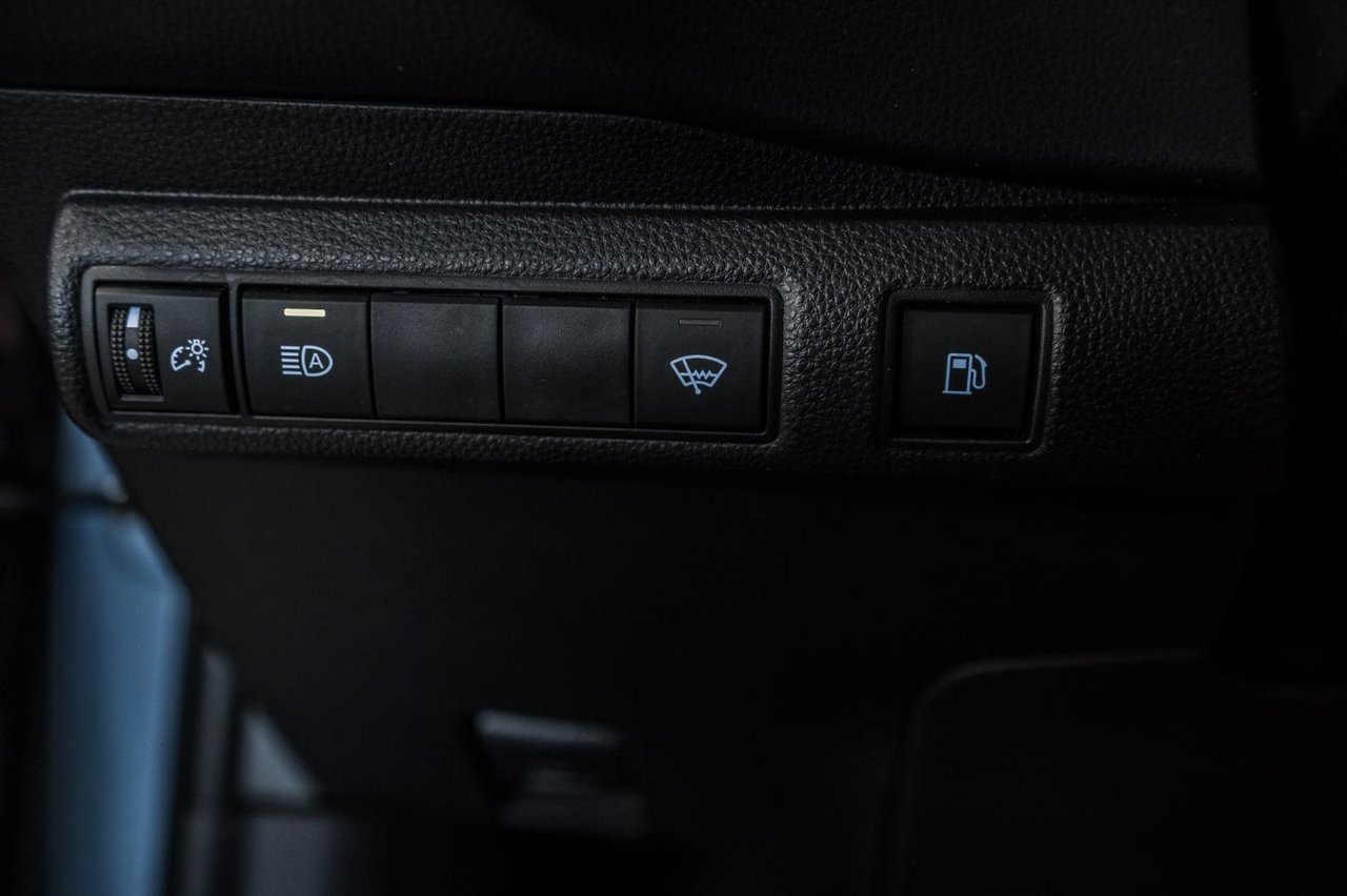 2023 Toyota Corolla Hybrid LE-15