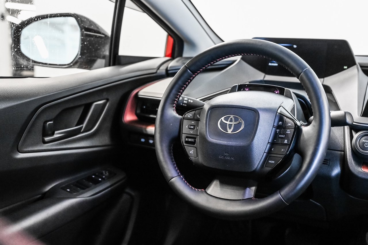 Toyota Prius Plug-In Hybrid SE 2025-21