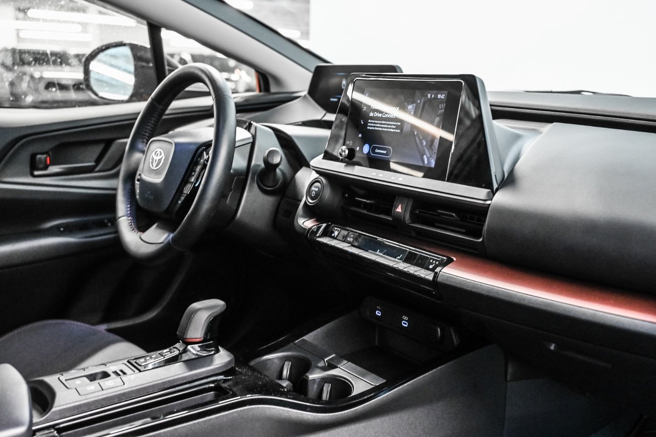 Toyota Prius Plug-In Hybrid SE 2025-23