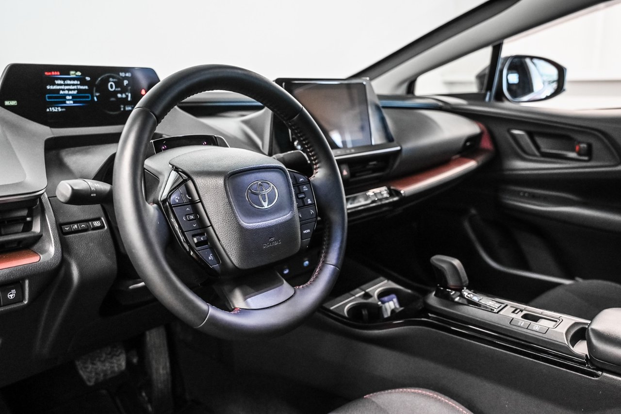 Toyota Prius Plug-In Hybrid SE 2025-9