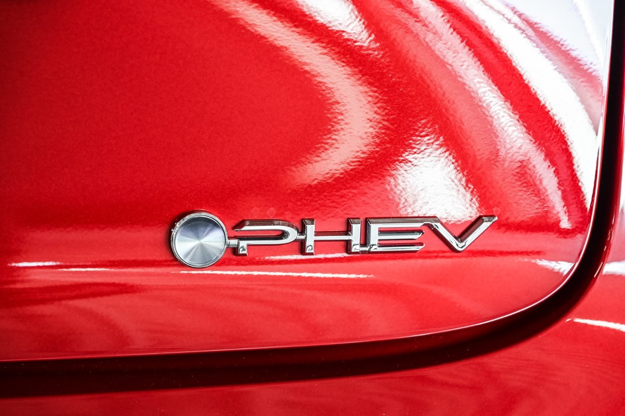 Toyota Prius Plug-In Hybrid SE 2025-6