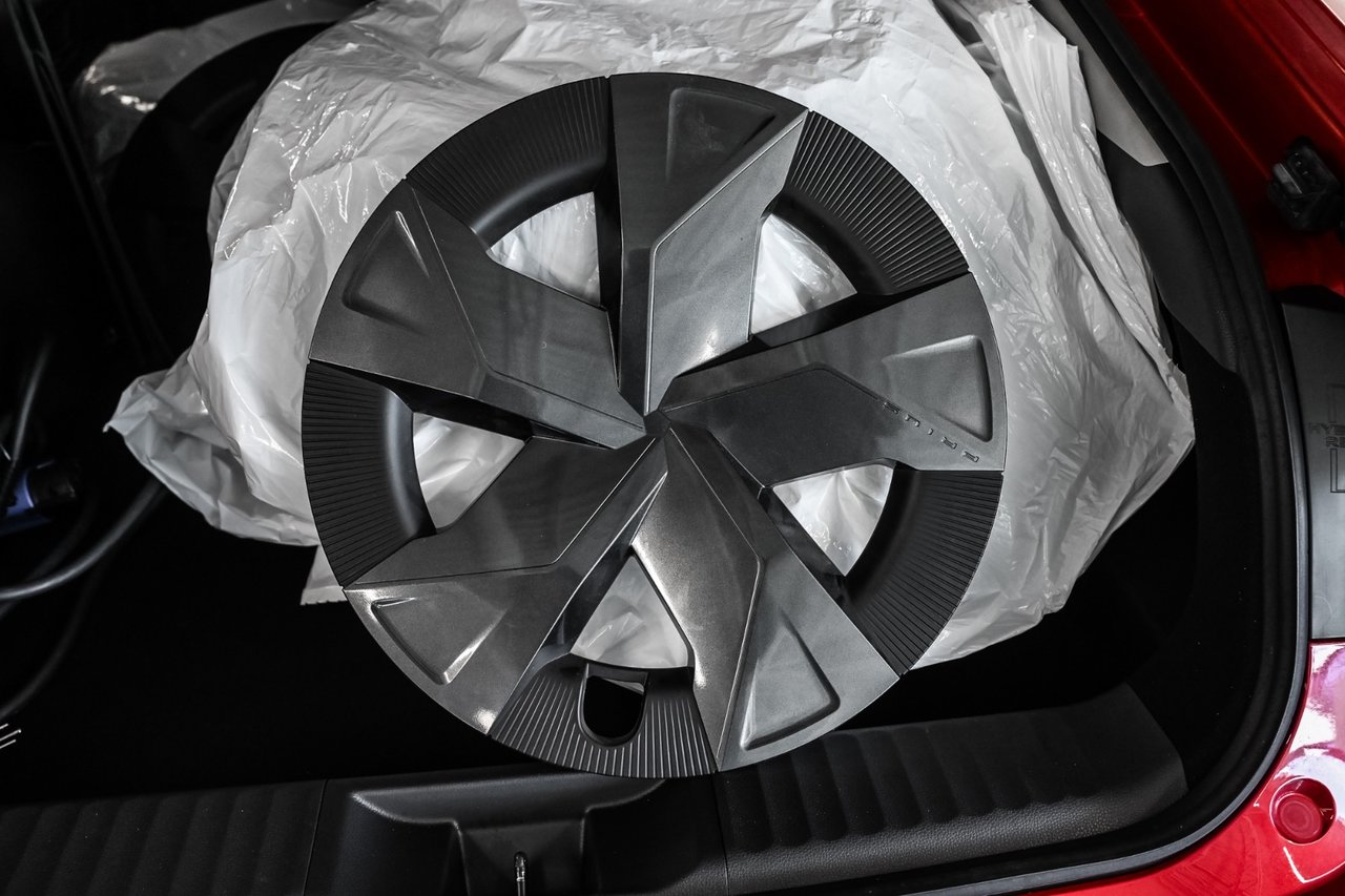 Toyota Prius Plug-In Hybrid SE 2025-8