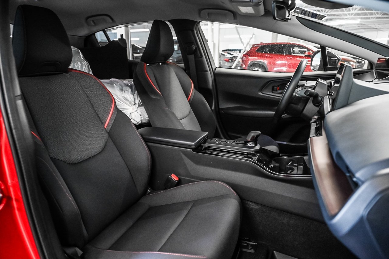 Toyota Prius Plug-In Hybrid SE 2025-24