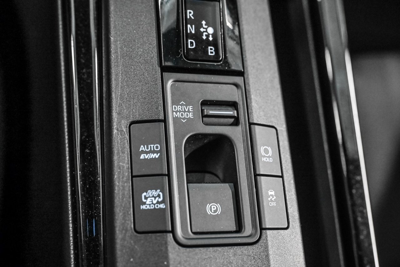 Toyota Prius Plug-In Hybrid SE 2025-14