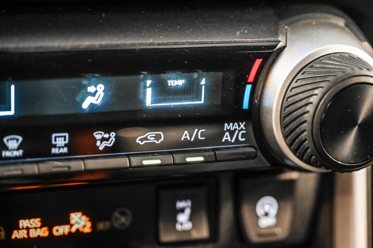 2023 Toyota RAV4 LE-18