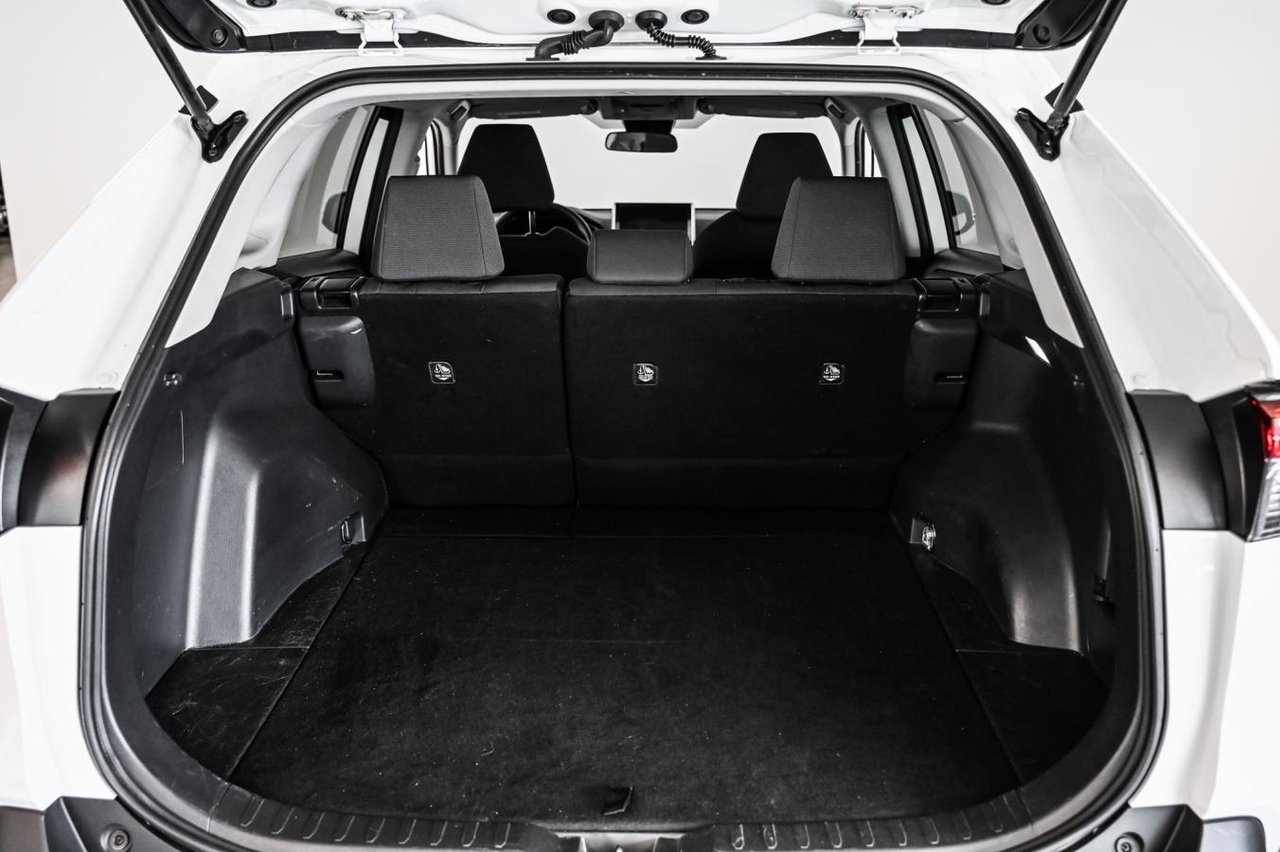 2023 Toyota RAV4 LE-9