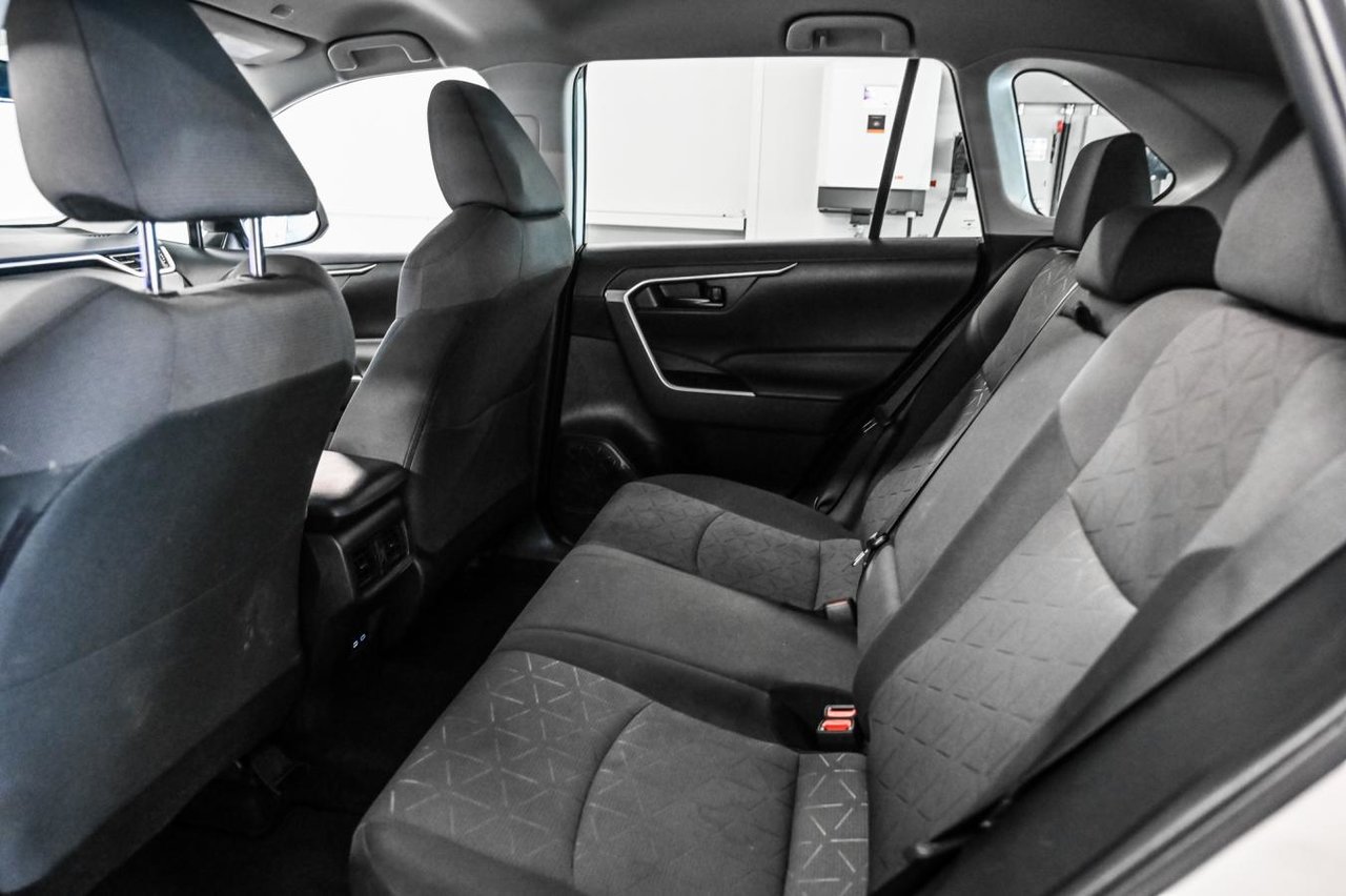 2023 Toyota RAV4 LE-20