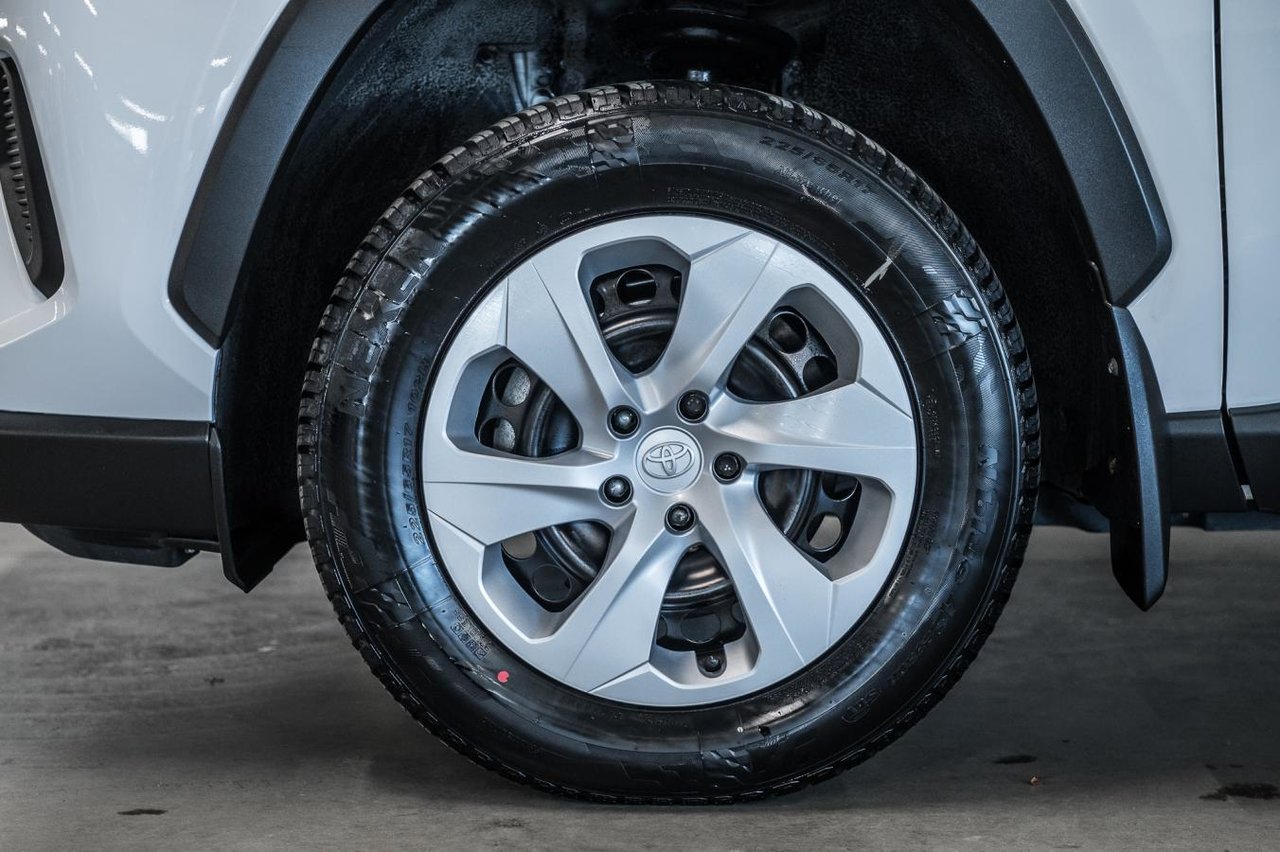 2024 Toyota RAV4 LE-4