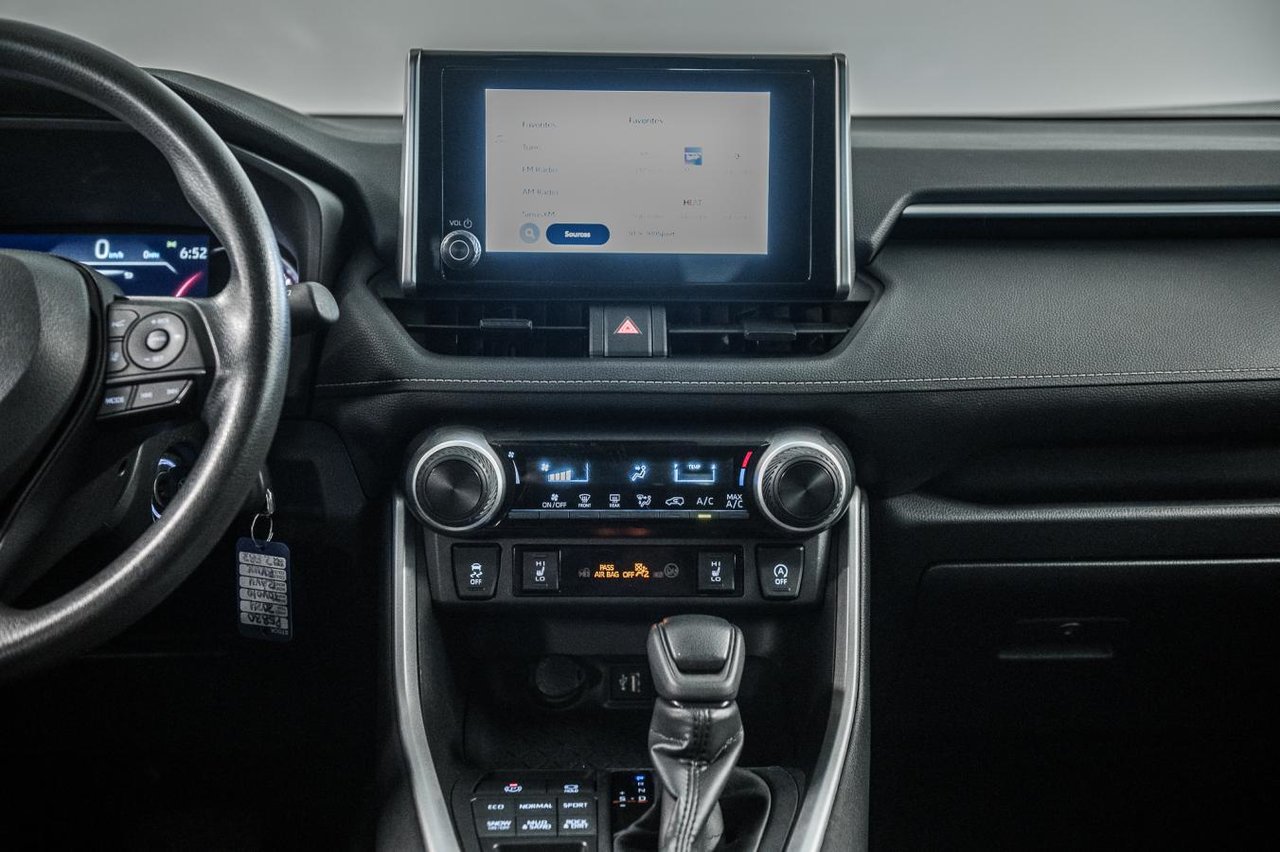 2024 Toyota RAV4 LE-28