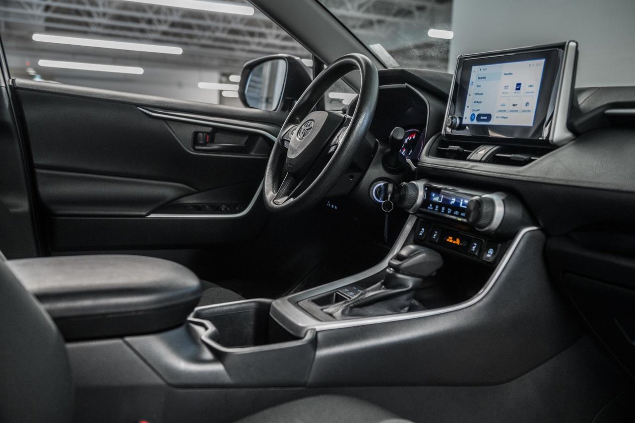 2024 Toyota RAV4 LE-29