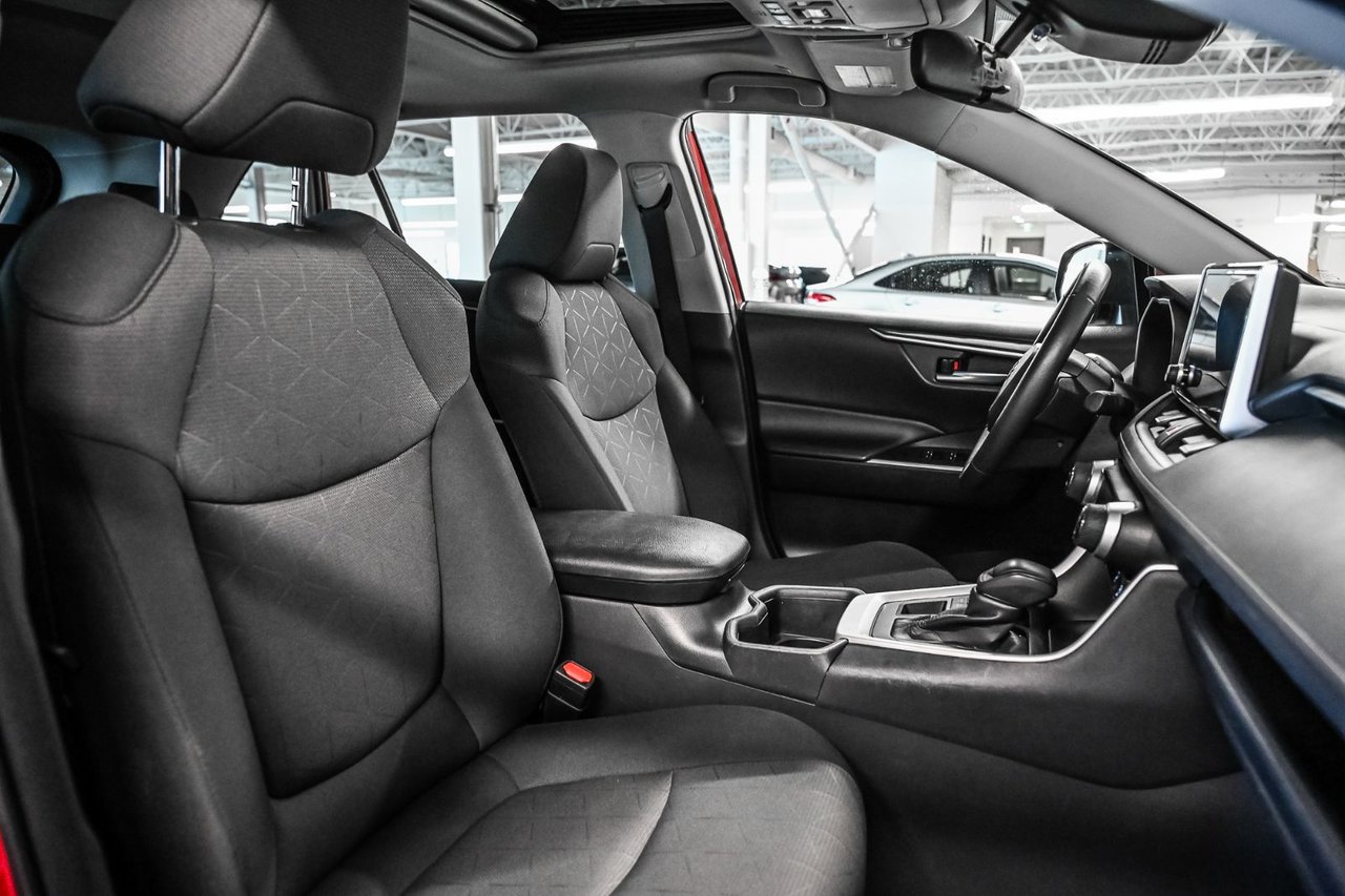 2025 Toyota RAV4 XLE-26