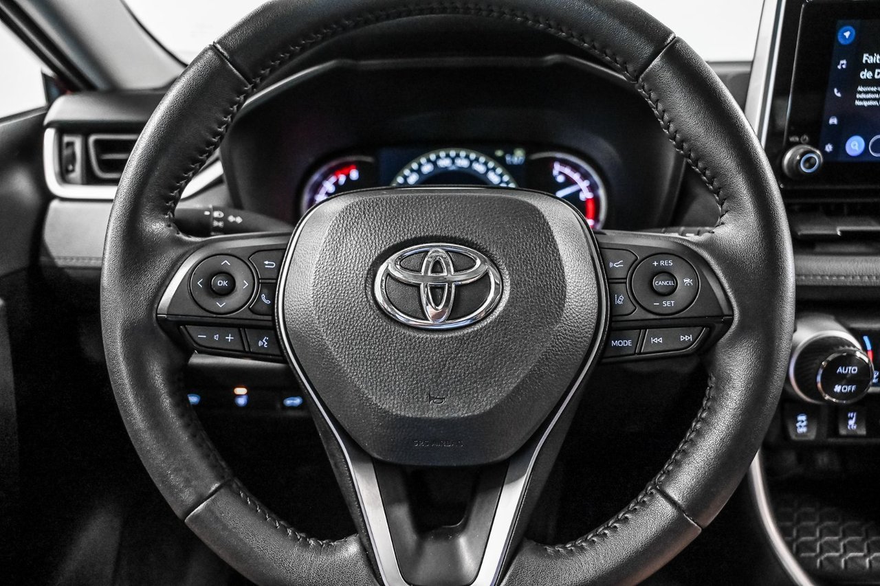 2025 Toyota RAV4 XLE-13