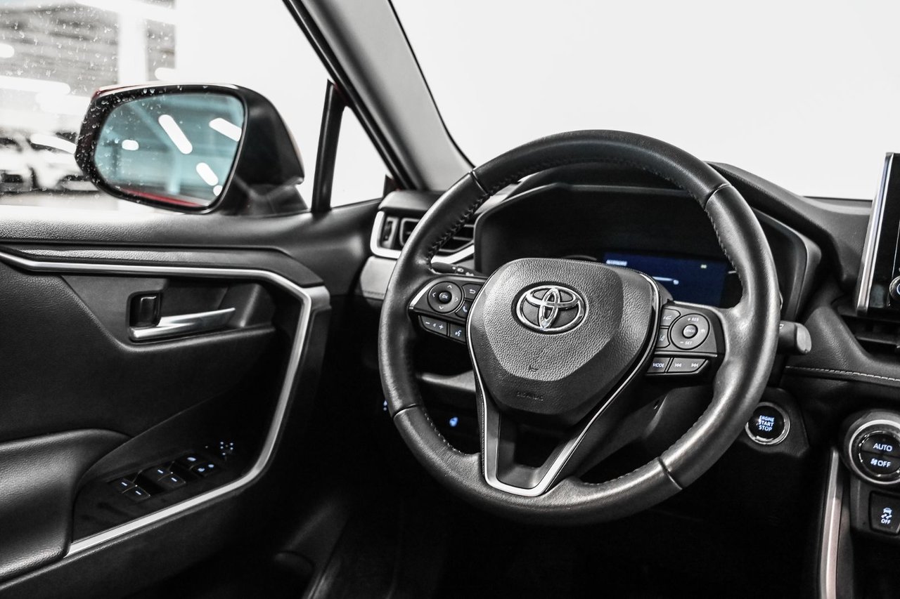2025 Toyota RAV4 XLE-23