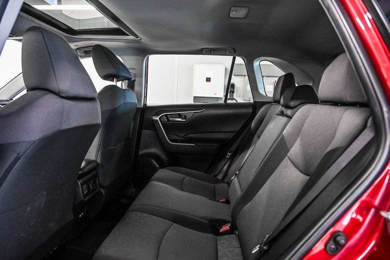 2025 Toyota RAV4 XLE-21