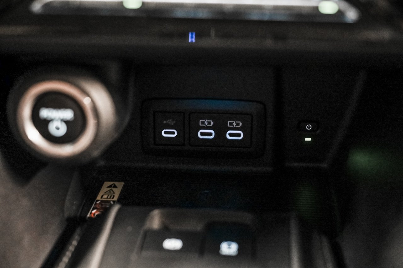 Toyota Venza LE 2024-17