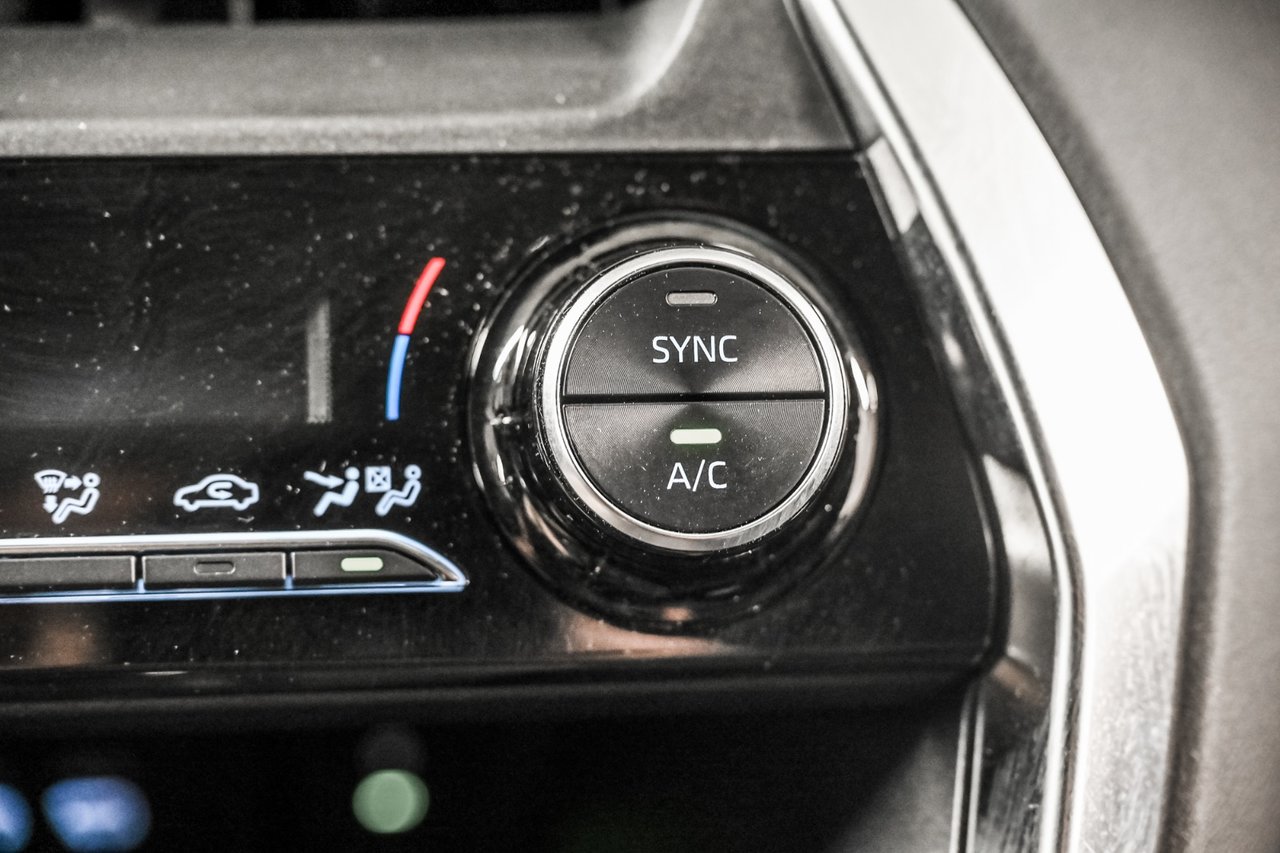 Toyota Venza LE 2024-18