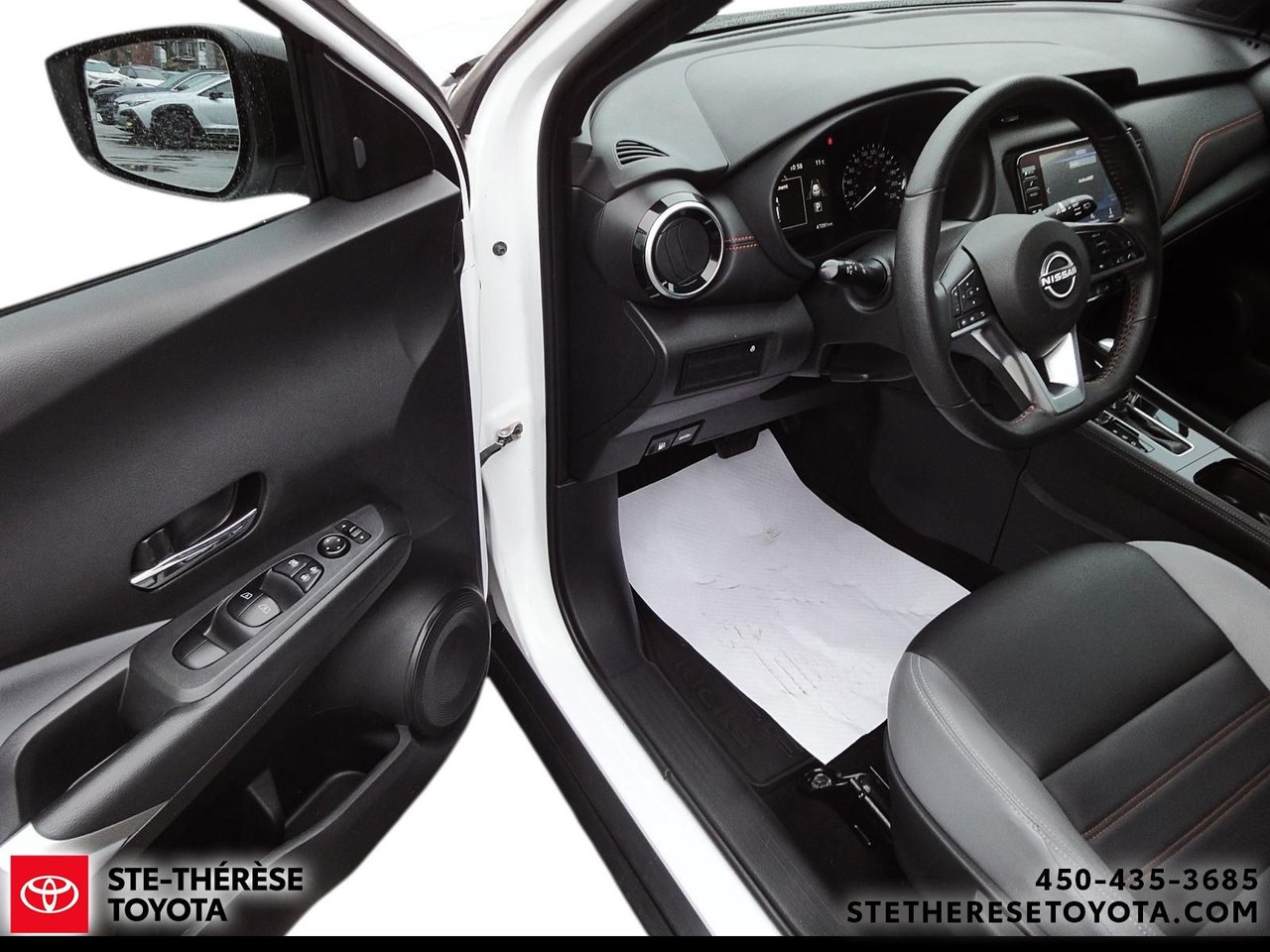 2023 Nissan Kicks SR FWD-12