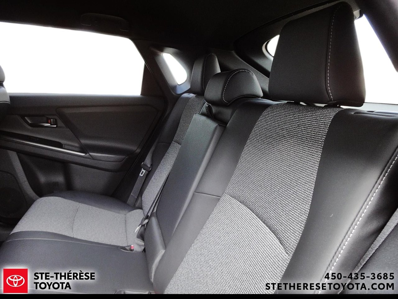 Toyota bZ XLE AWD 2026-8