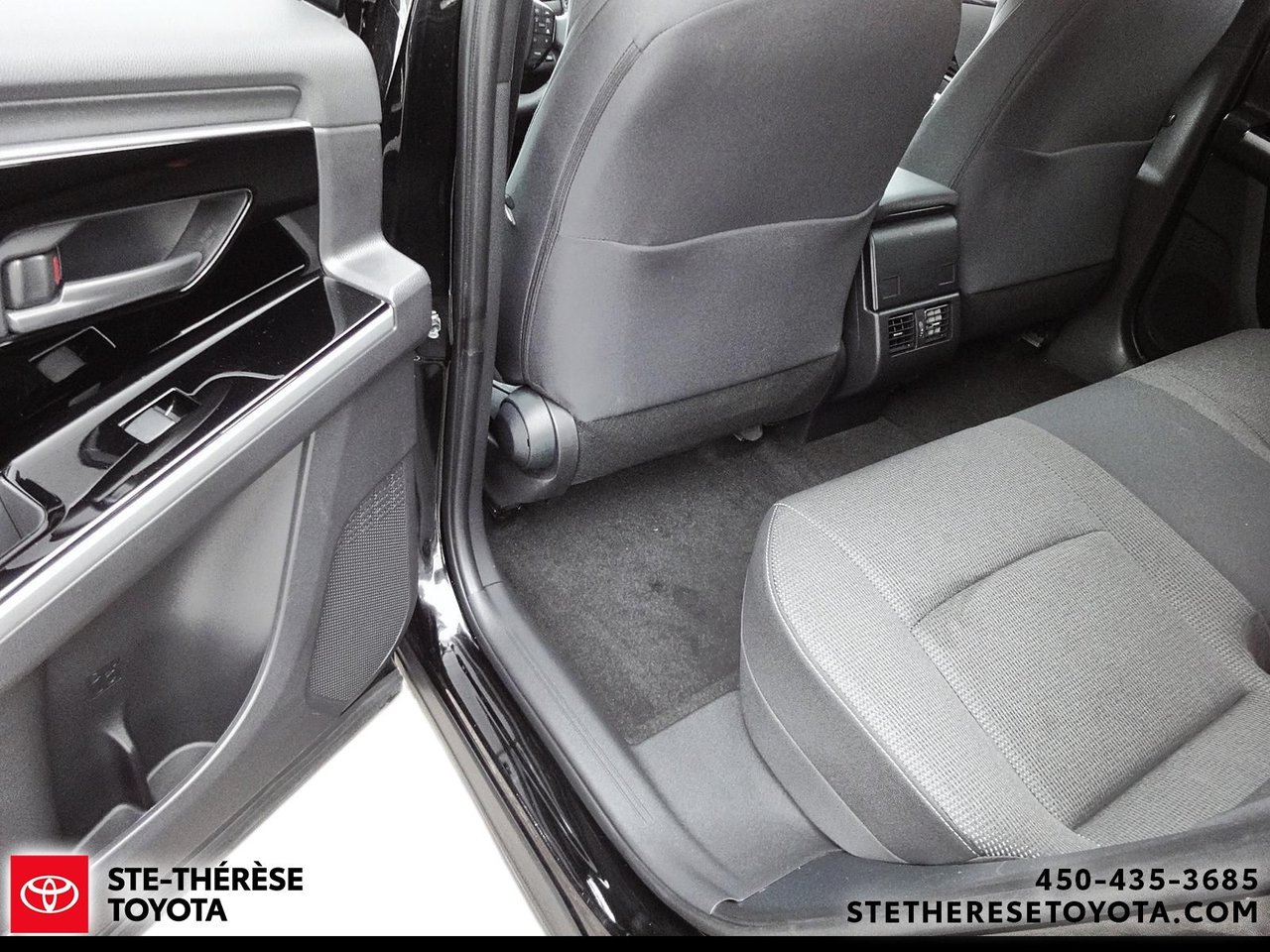 Toyota bZ4X LE 2024-8